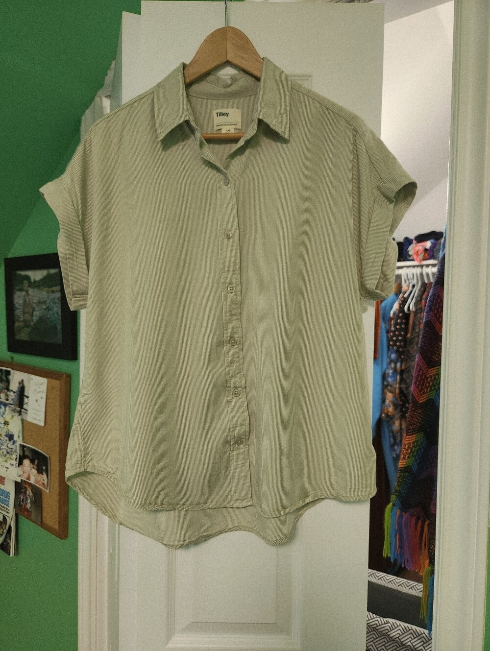 Tilly Women's Pinstripe Khaki Green Short Sleeve Button Down Shirt LARGE